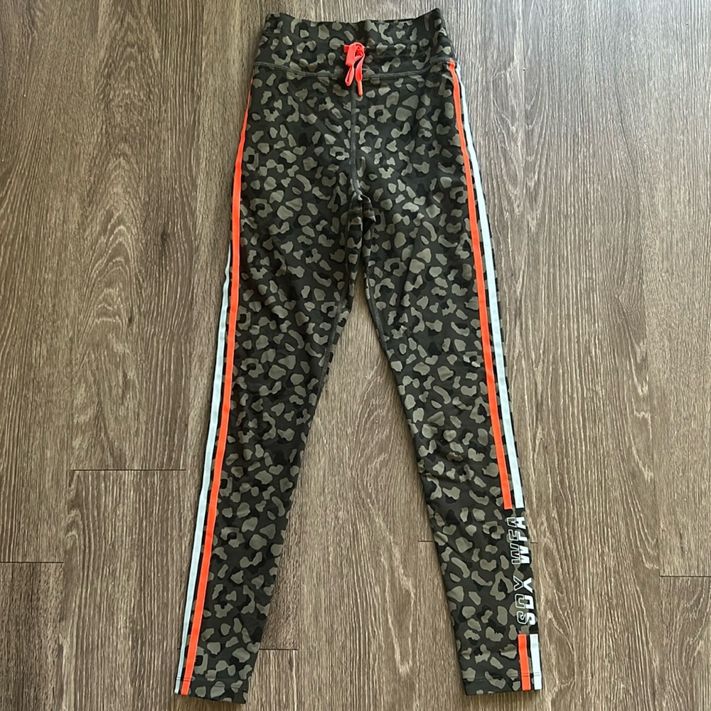 White fox active by Sarah’s day striped green leopard print leggings size XS